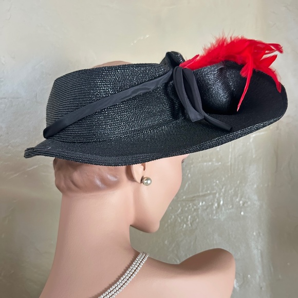 FASCINATING 1940s\' BLACK STRAW OPEN CROWN HAT + FOLDED WIDE BRIM + RED FEATHERS main image 6